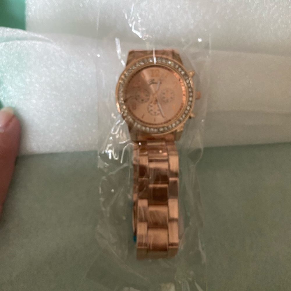 Women’s ROSEGOLD watch - Picture 6 of 6